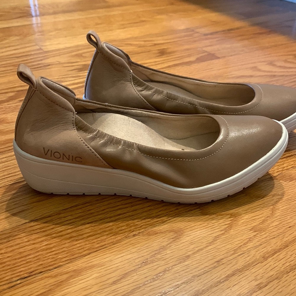 Vionic Jasey Women’s Wedge Shoe Size 6.5